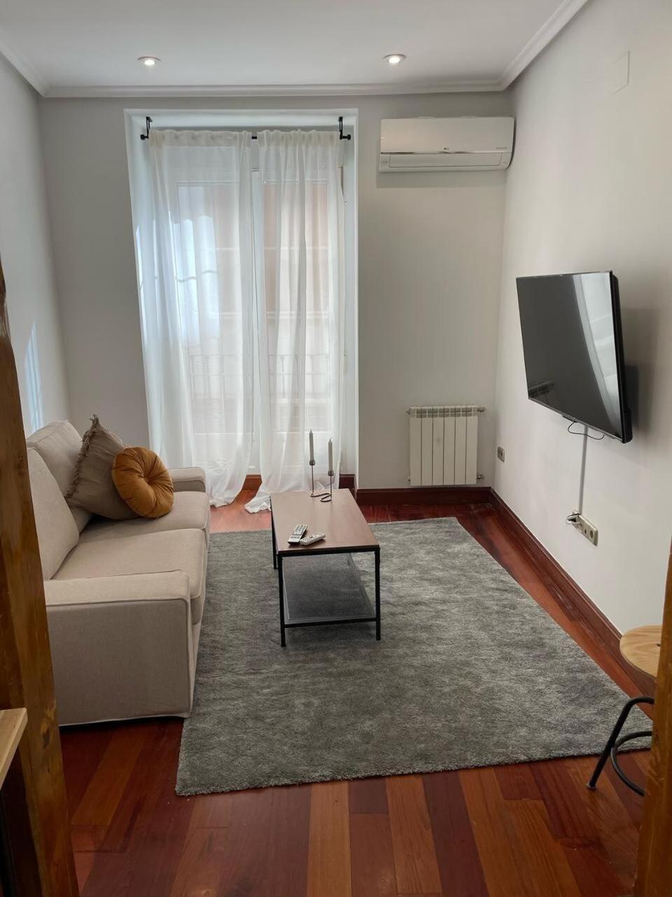 Exyca Homes Gran Via Apartment Madrid